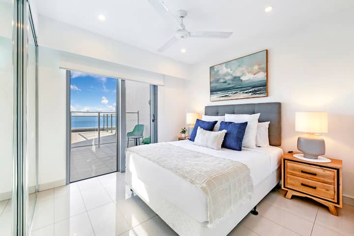 Zen Sea View 2BR, 2BA Penthouse - Retreat to our peace bedroom, where comfort and peace waiting after a day of adventure.