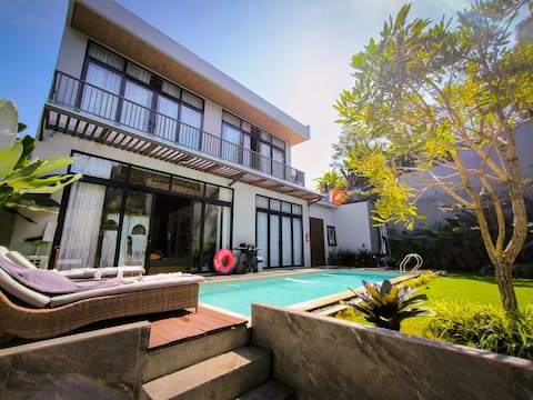 Cottonwood Sagarmatha Heated-pool Netflix Karaoke