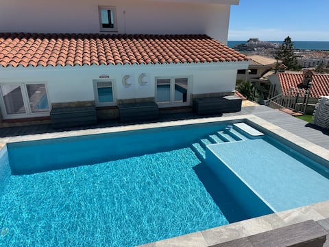 Very spacious private villa in a quiet exclusive area