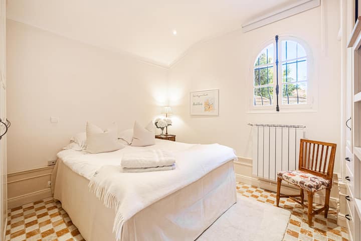 第二间卧室，配有加大双人床（ 160x200厘米）