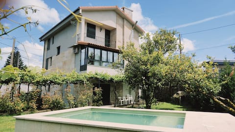 Mondariz. House with swimming pool