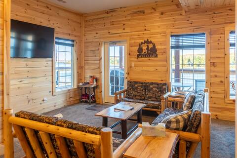 Waterfront Northwoods Bunkhouse 19B