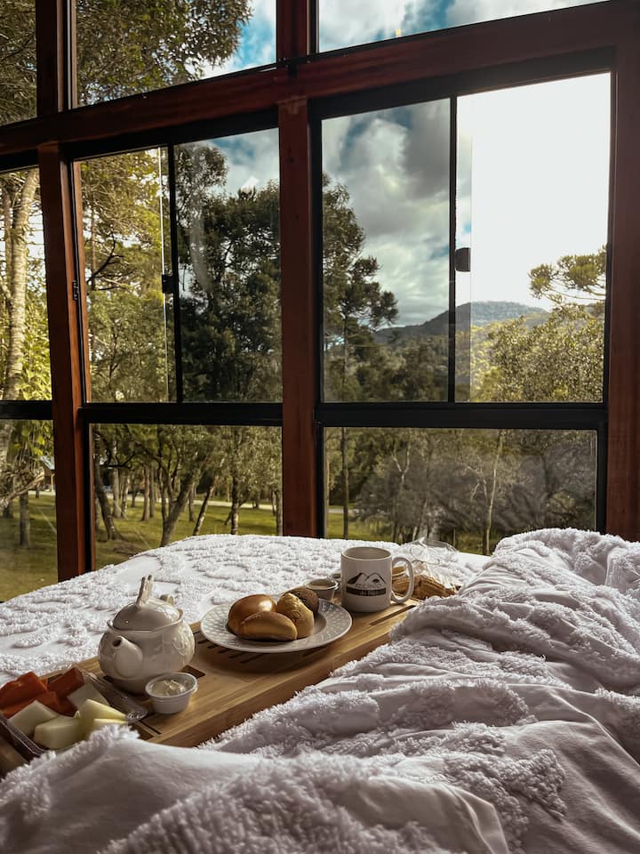 Café da manhã entregue no chalé.