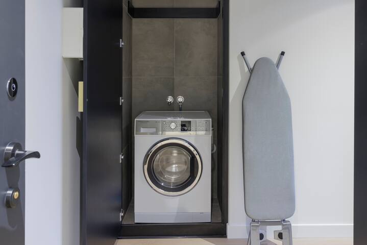 Adjoining Suites, perfect for Families & Friends gallery image 4