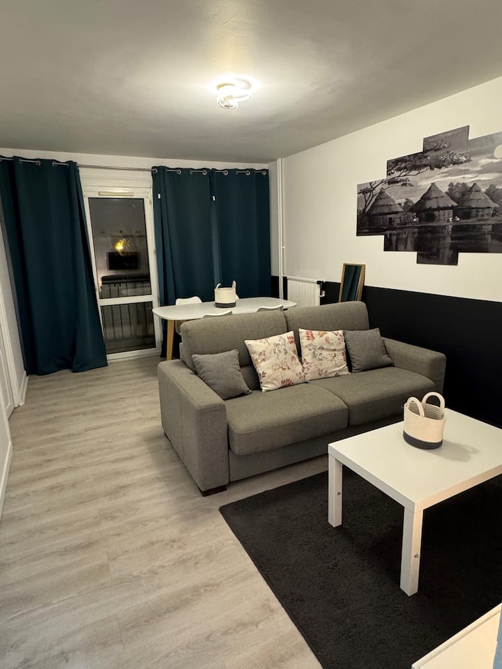 * Cozy and Chill * 75 M2 - Near Station (2 min)