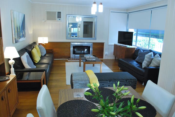 MCM Home Garden 3 M Walk toTram UNI’S F/E Kitchen