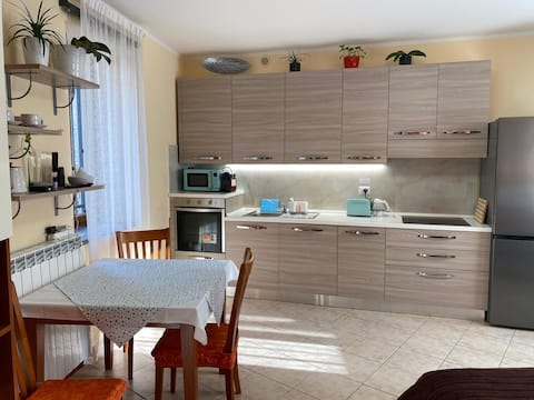 Proprietà Airbnb di successo: SONNY-aircon, 5mins from the lake, historic center a Luino
