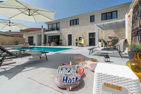 Designer Villa Simone - Modern & Heritage Style