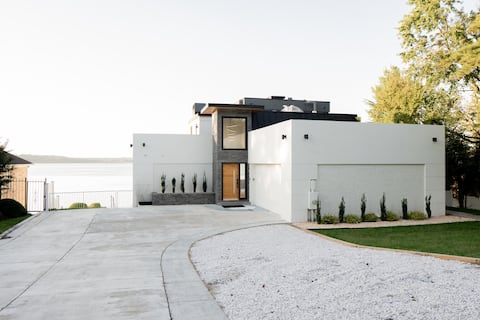 Luxury Riverfront - BRAND NEW home - DC 20 min.