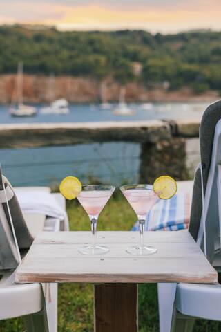 5-suite home with garden Cala Montgó L’Escala gallery image 4