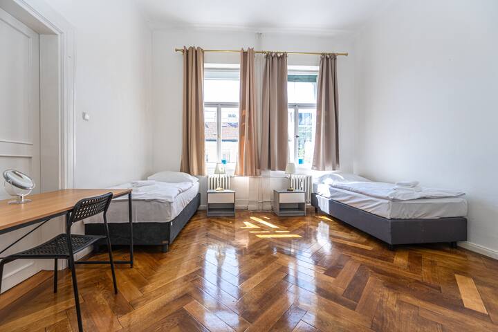 Safarikova 18 apartment V. gallery image 2