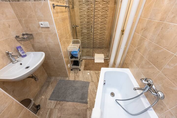 Safarikova 18 apartment V. gallery image 3