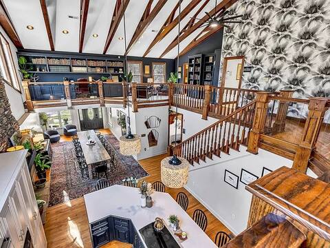 Boutique Hotel-like house on 20 acres + add ons