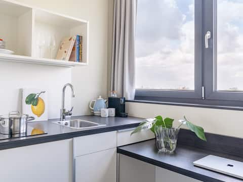Top performing Airbnb: Numa | Standard Studio w/ Kitchenette & Single Bed in Alt Moosach