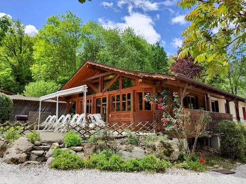 Spacious chalet, sleeps 15