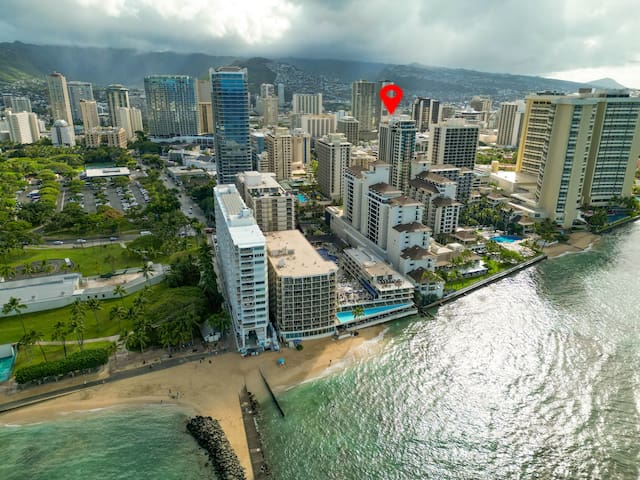 2BR: 5 mins to Waikiki Beach, Pool, Hot Tub, Sauna gallery image 2