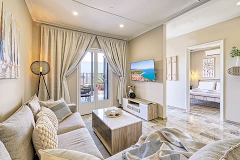 2BR Cottage w/ Parking & Patio, 5 min from Beach!