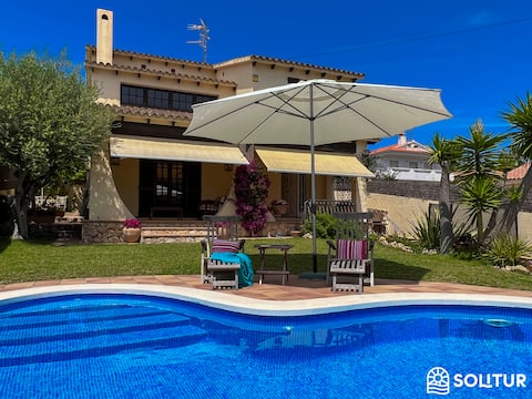 Villa Paradís | Pool | BBQ | A/C | Home Theater | Wi-Fi