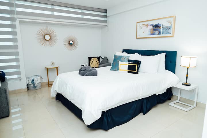 Cama tamaño queen, TV, wifi