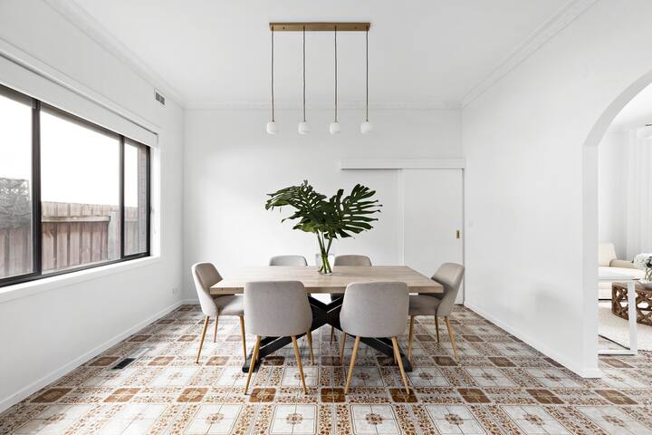 LARGE family home gallery image 4