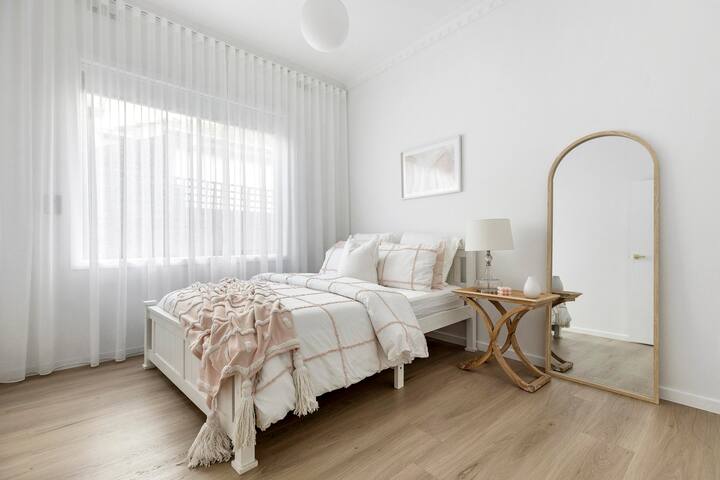 LARGE family home gallery image 3