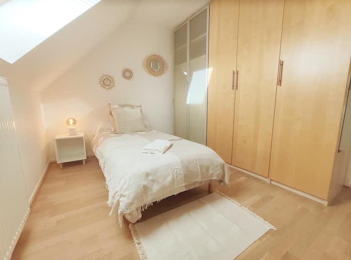 Спалня 5 на етаж 1 с единично легло 90