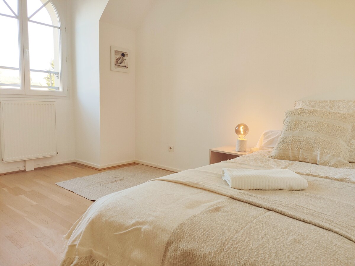 1楼3号卧室，单人床90