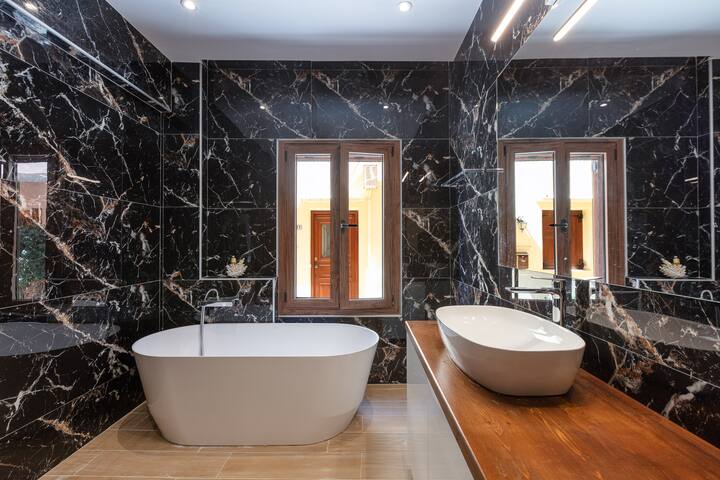 The Old Town Gem gallery image 3