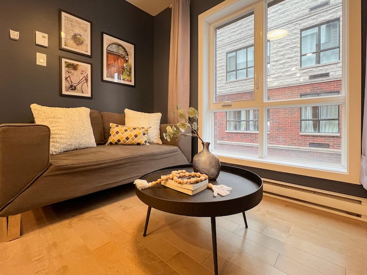 Peaceful Cozy Oasis 2br W/gym, Parking, Dt&airport - Montreal