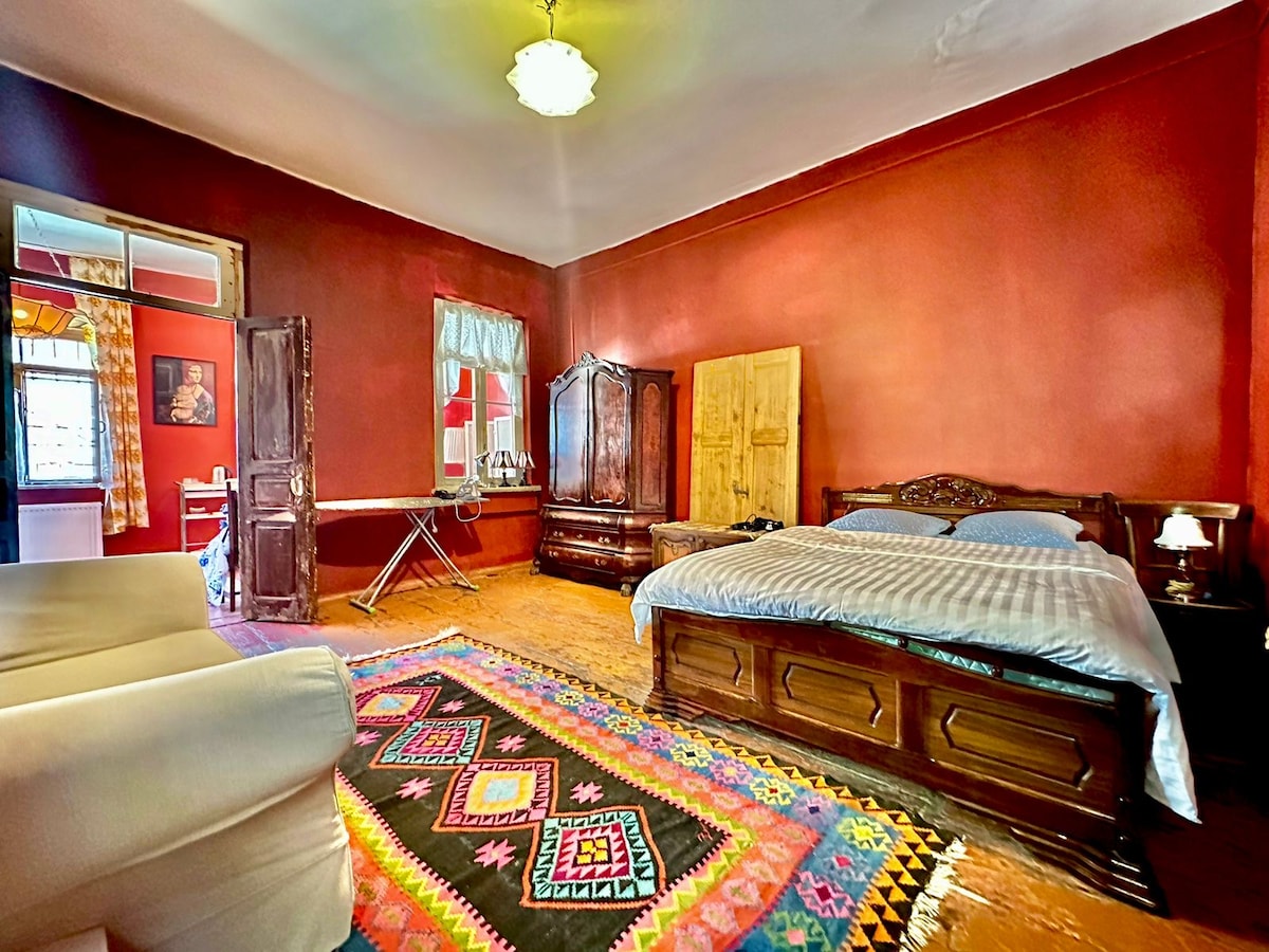 Peaceful nights - a large bedroom