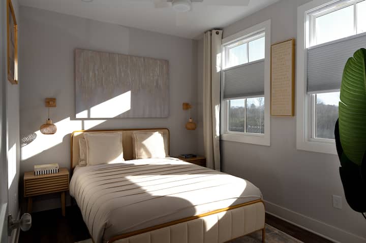 Dormitorio inspirado en Bali | Tranquilidad se encuentra con el estilo
Este tranquilo dormitorio cuenta con decoración en tonos tierra, texturas naturales y elegancia minimalista, perfecto para relajarse y reconectar con la paz.