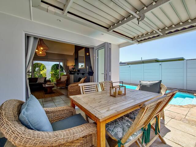 Three bedroom family home with pool near beach gallery image 2