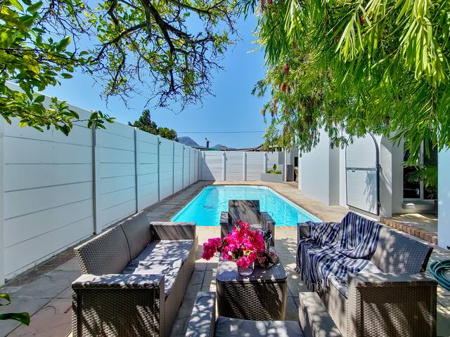 Three bedroom family home with pool near beach gallery image 5