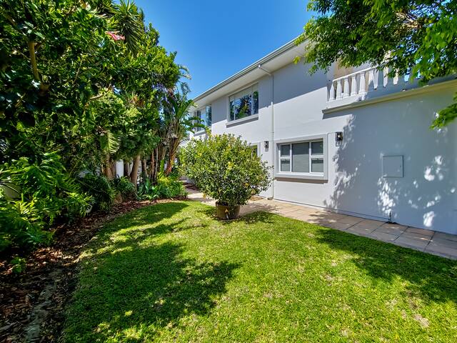 Three bedroom family home with pool near beach gallery image 4