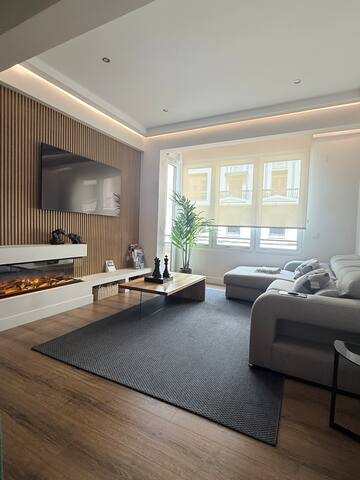 Centro Bilbao Apartamento Lujoso suite, parking gallery image 2