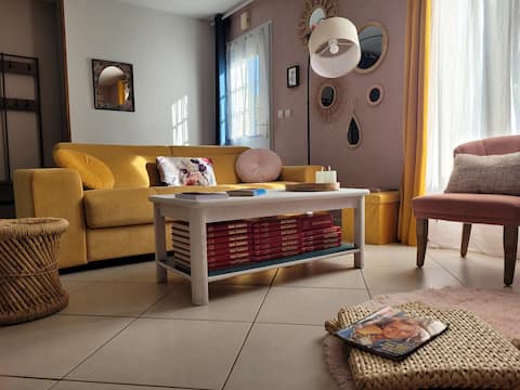Successful Airbnb property: Investigation and games in the 80s in Yonne