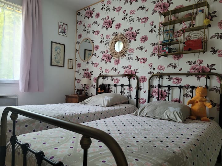 Dumortier Family Girls' Room, decorated as at the time - 2 single beds