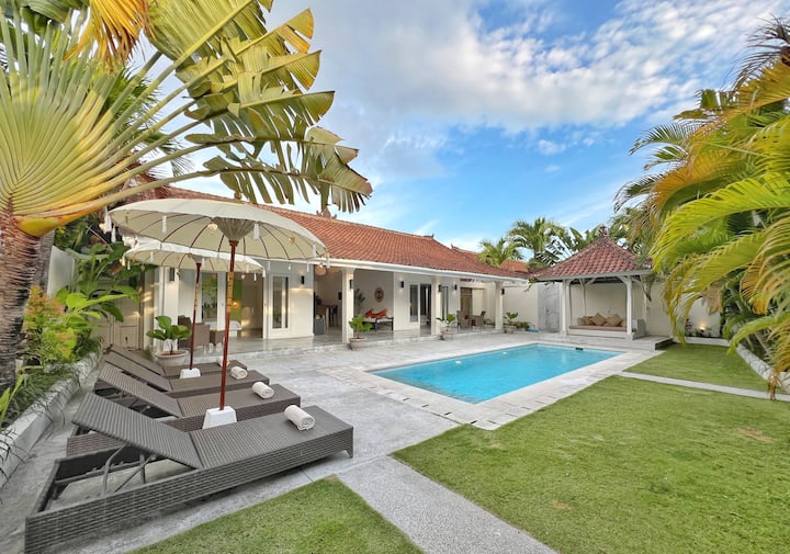 A 3br Tropical Oasis In Seminyak - Oberoi - Bali