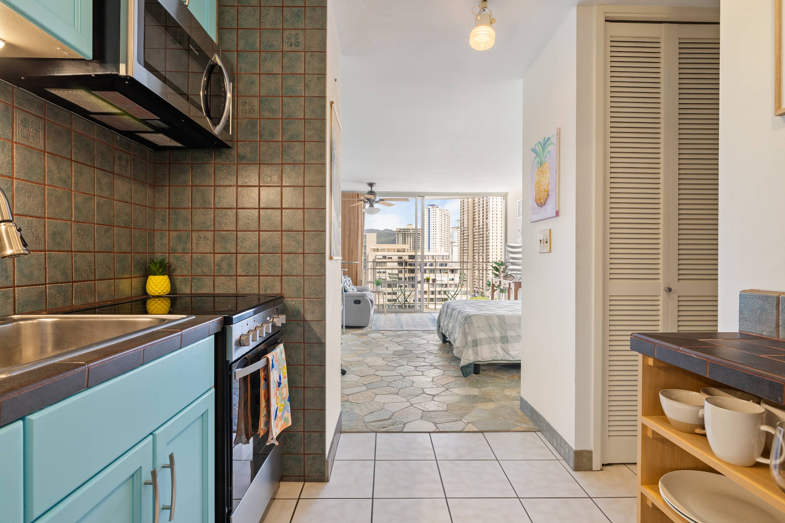 Condo in Honolulu · ★4.96 · Studio · 1 bed · 1 shared bath - Image 11