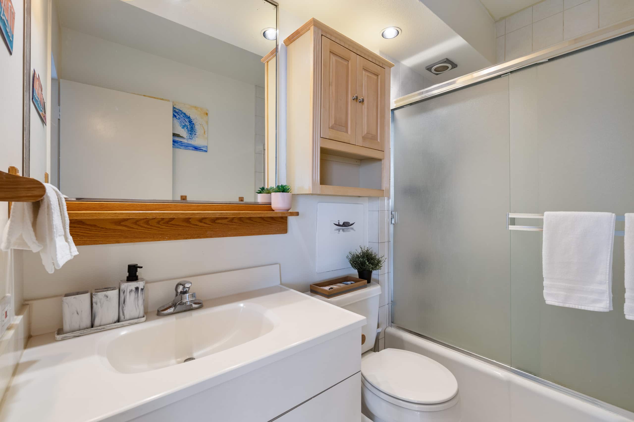 Condo in Honolulu · ★4.96 · Studio · 1 bed · 1 shared bath - Image 17