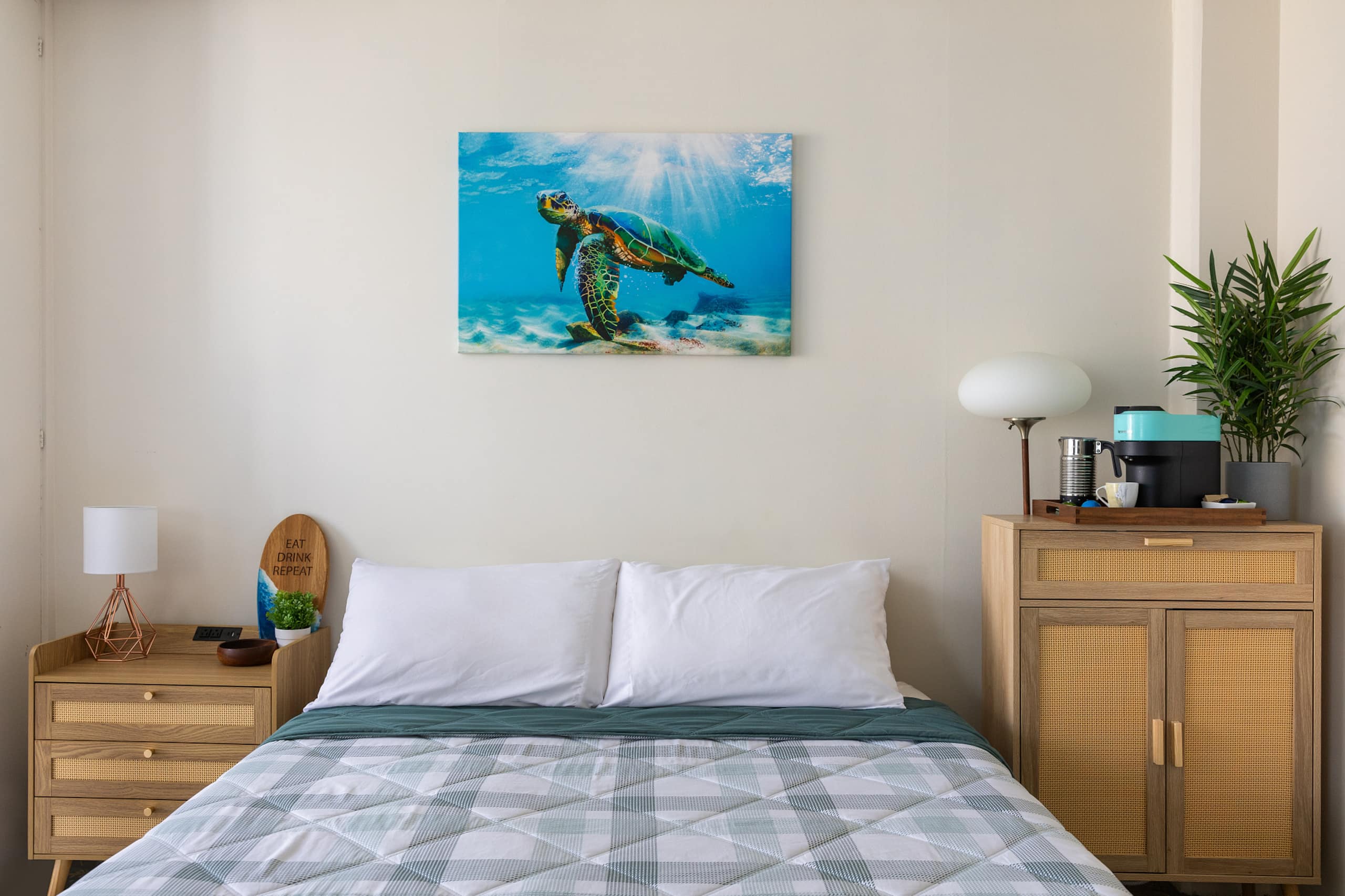 Condo in Honolulu · ★4.96 · Studio · 1 bed · 1 shared bath - Image 7