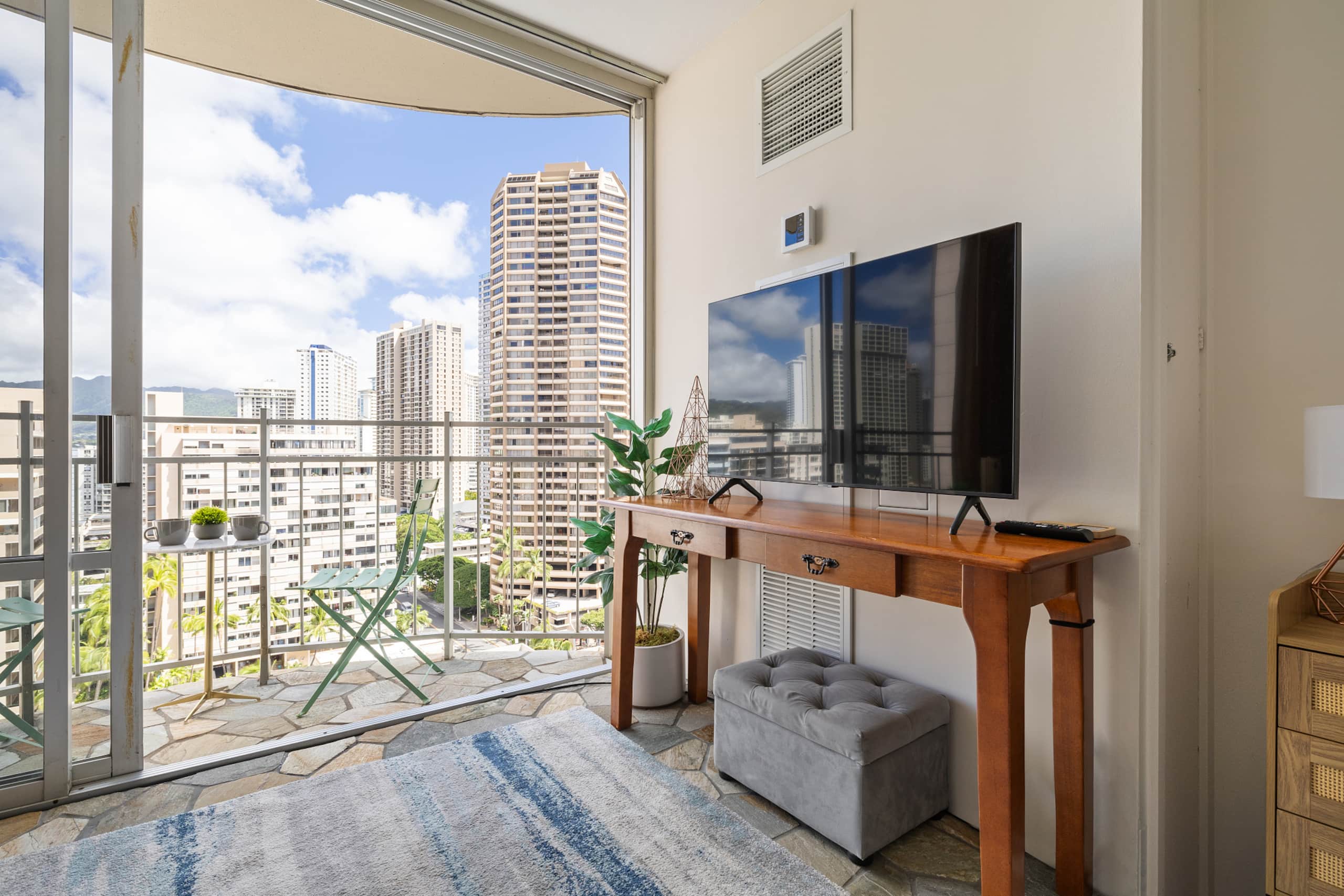 Condo in Honolulu · ★4.96 · Studio · 1 bed · 1 shared bath - Image 6