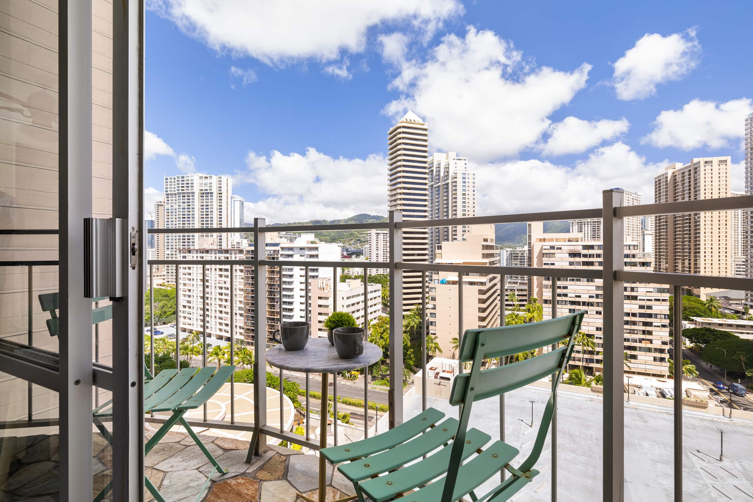Condo in Honolulu · ★4.96 · Studio · 1 bed · 1 shared bath - Image 19