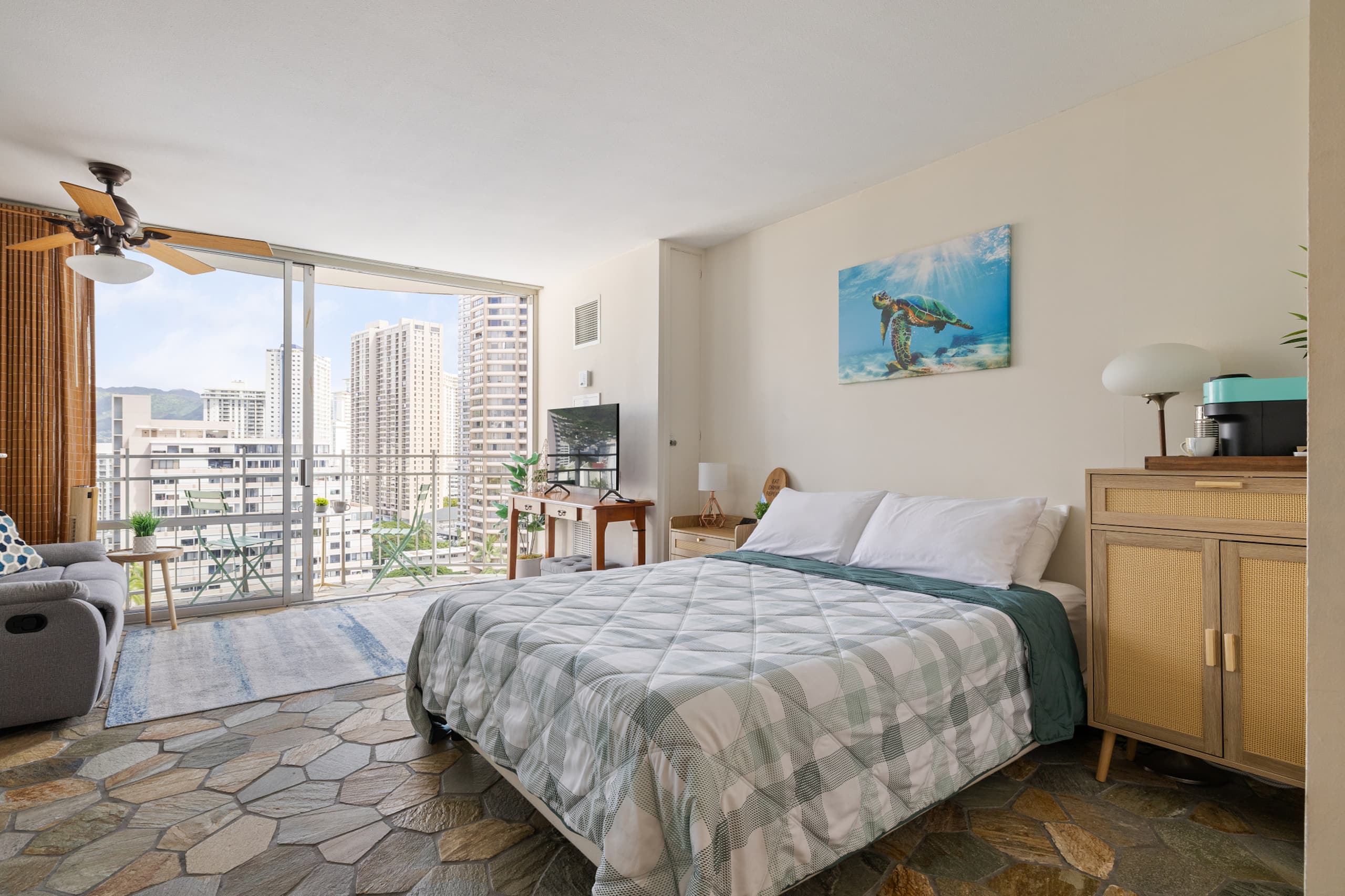 Condo in Honolulu · ★4.96 · Studio · 1 bed · 1 shared bath - Image 2
