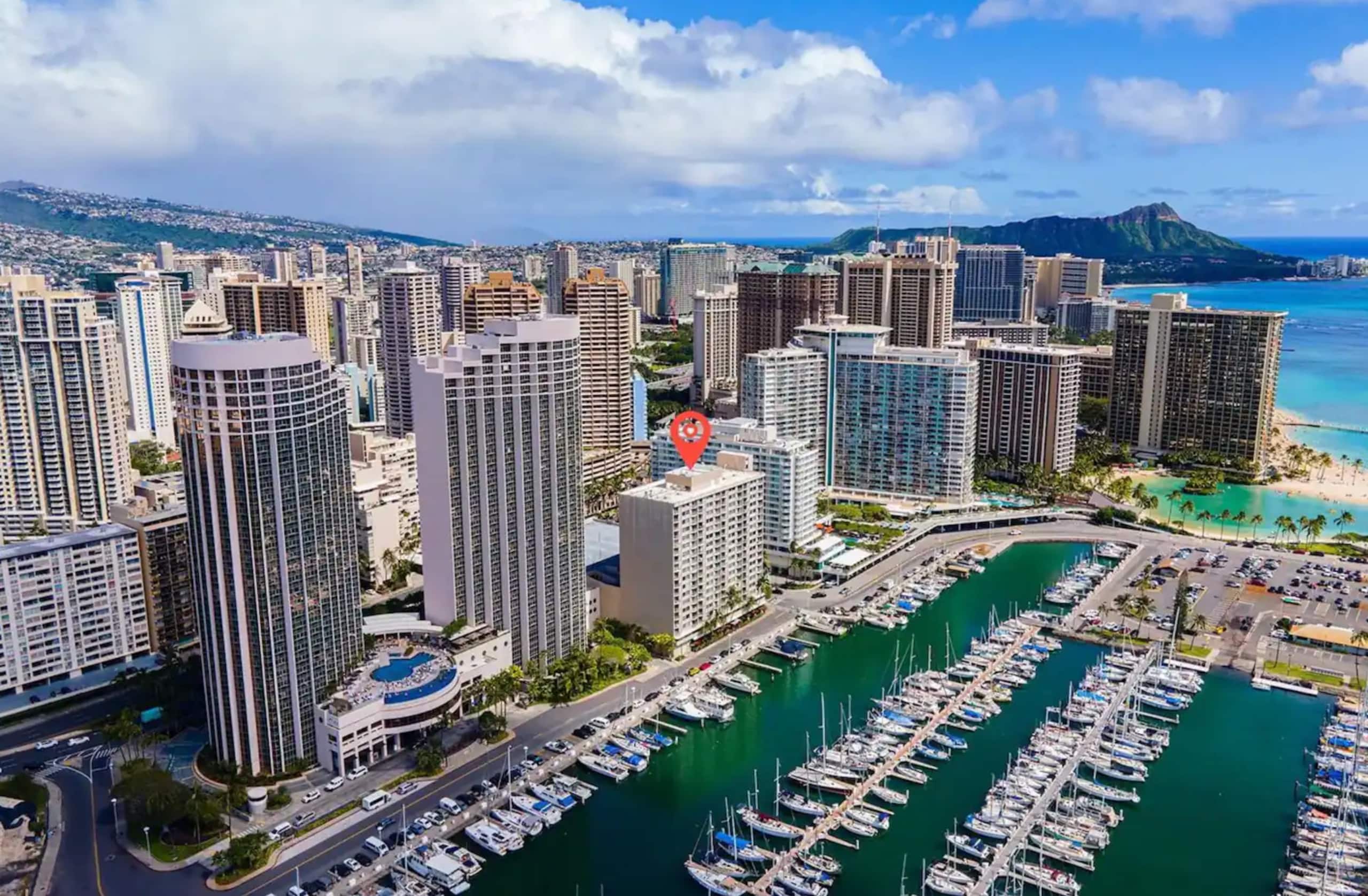 Condo in Honolulu · ★4.96 · Studio · 1 bed · 1 shared bath - Image 34