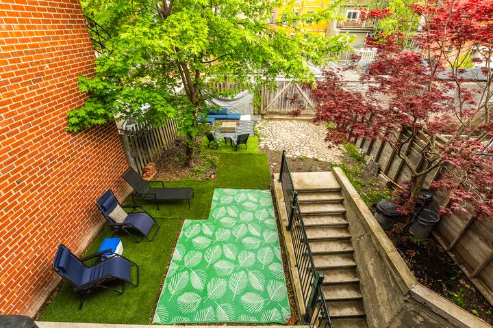 3 Floor Cottage with large sunny backyard gallery image 4