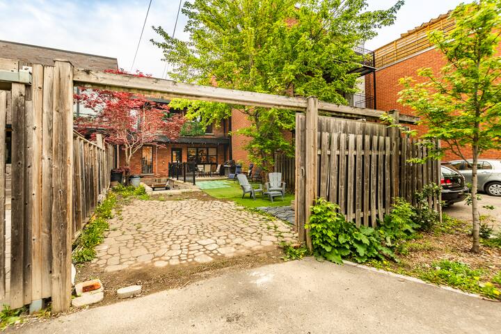 3 Floor Cottage with large sunny backyard gallery image 5