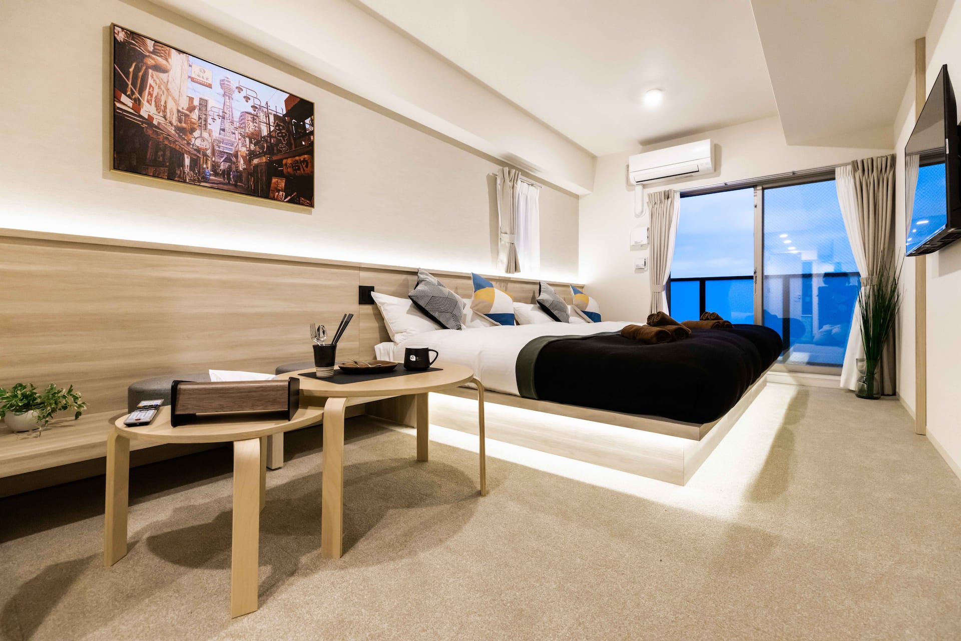 2bed/Kuromon/Metro/KIX/Dotonbori/Namba/Animestreet