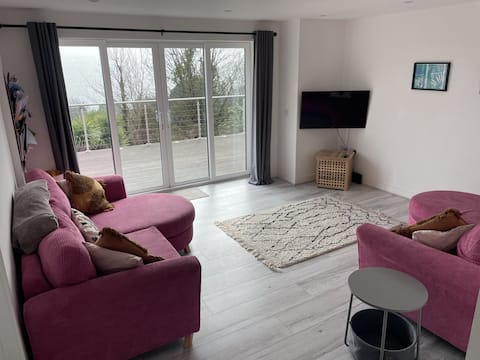 Popular Airbnb listing: The Bungalow Ventnor with amazing sea views in Isle Of Wight