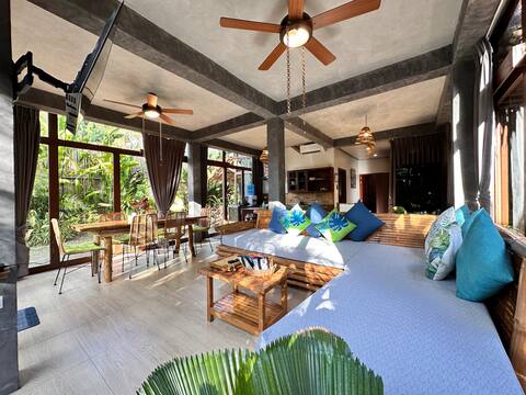 Tropical Garden Villa, near the Beach, shared pool